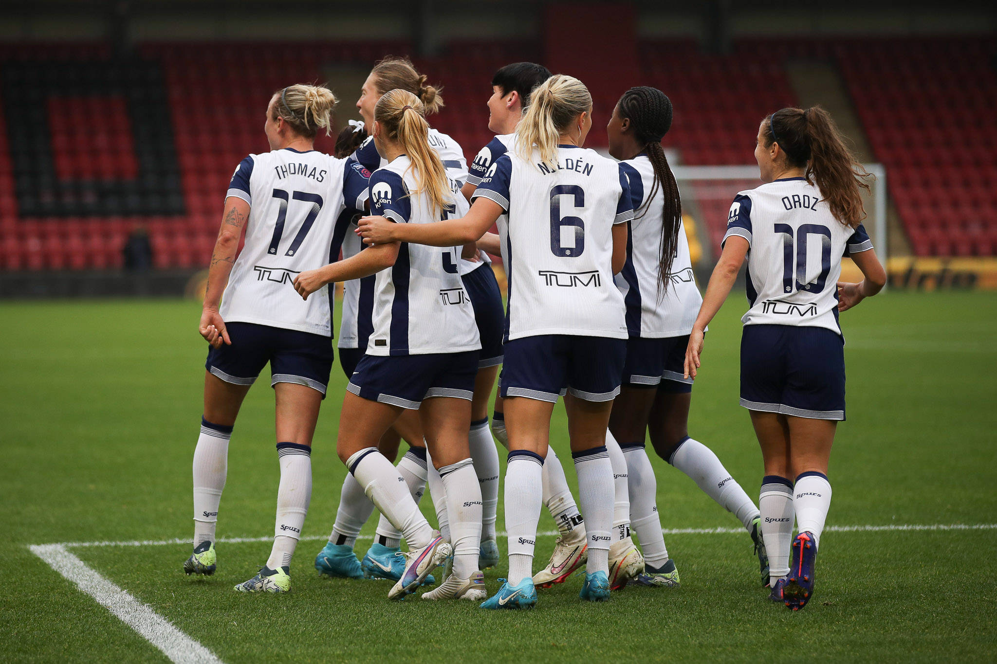 IMAGO / Uk Sports Pics Ltd Clare Hunt of Spurs Women scores to make the score 2-2 and celebrates during the Women s Super League match between Tottenham Hotspur Women and Liverpool Women at the Brisbane Road, London, England on 6 October 2024.