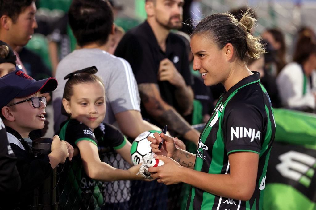 MELBOURNE, AUSTRALIA - JANUARY 03: Chloe Logarzo of Western United thanks fans during the round 10 A-League Women's match between Western United and Newcastle Jets at Ironbark Fields, on January 03, 2025, in Melbourne, Australia. (Photo by Kelly Defina/Getty Images)