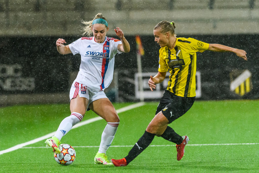 Ellie Carpenter of Olympique Lyonnais and Filippa Curmark of BK Häcken fight for the ball during the UEFA Women's Champions League group D match between BK Hacken and Olympique Lyon (Photo: GettyImages)