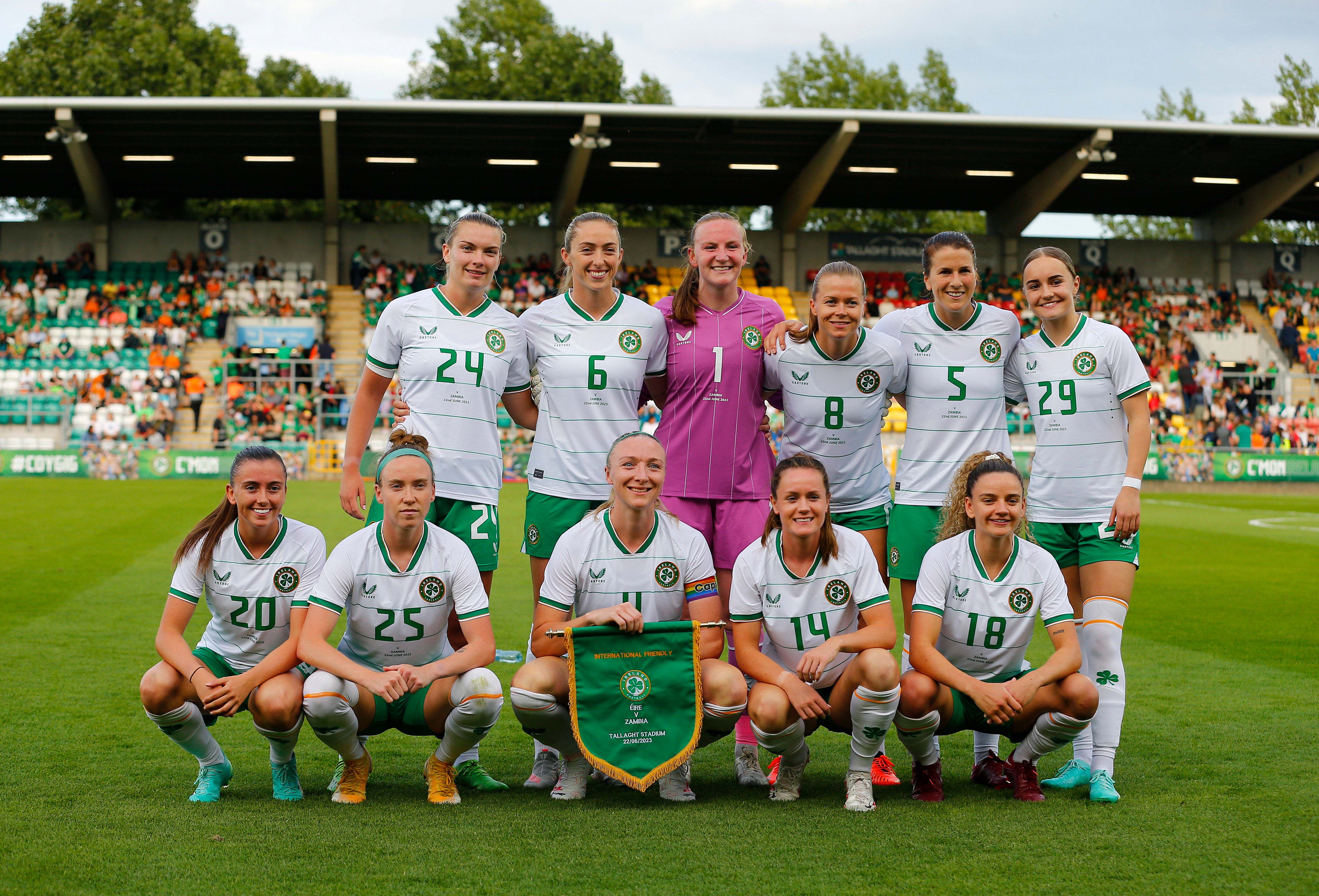 The Irish squad pose for a team photo prior to kickoff