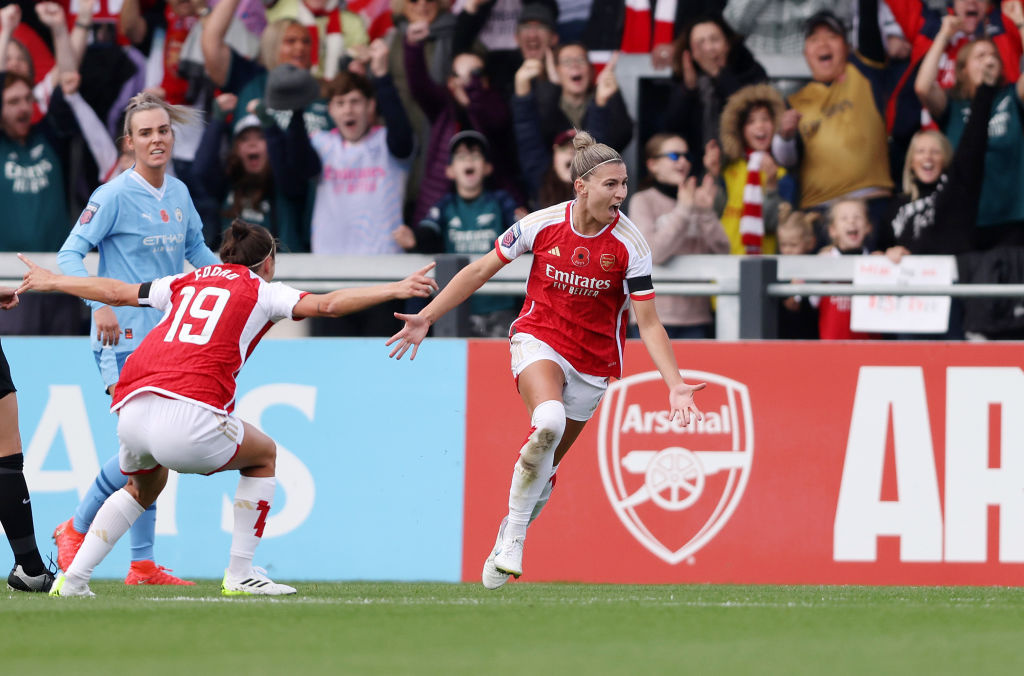 Steph Catley of Arsenal celebrates after scoring the team's first goal during the Barclays Women´s Super League match between Arsenal FC and Manchester City at Meadow Park on November 05, 2023 in Borehamwood, England. (Photo by Paul Harding/Getty Images)
