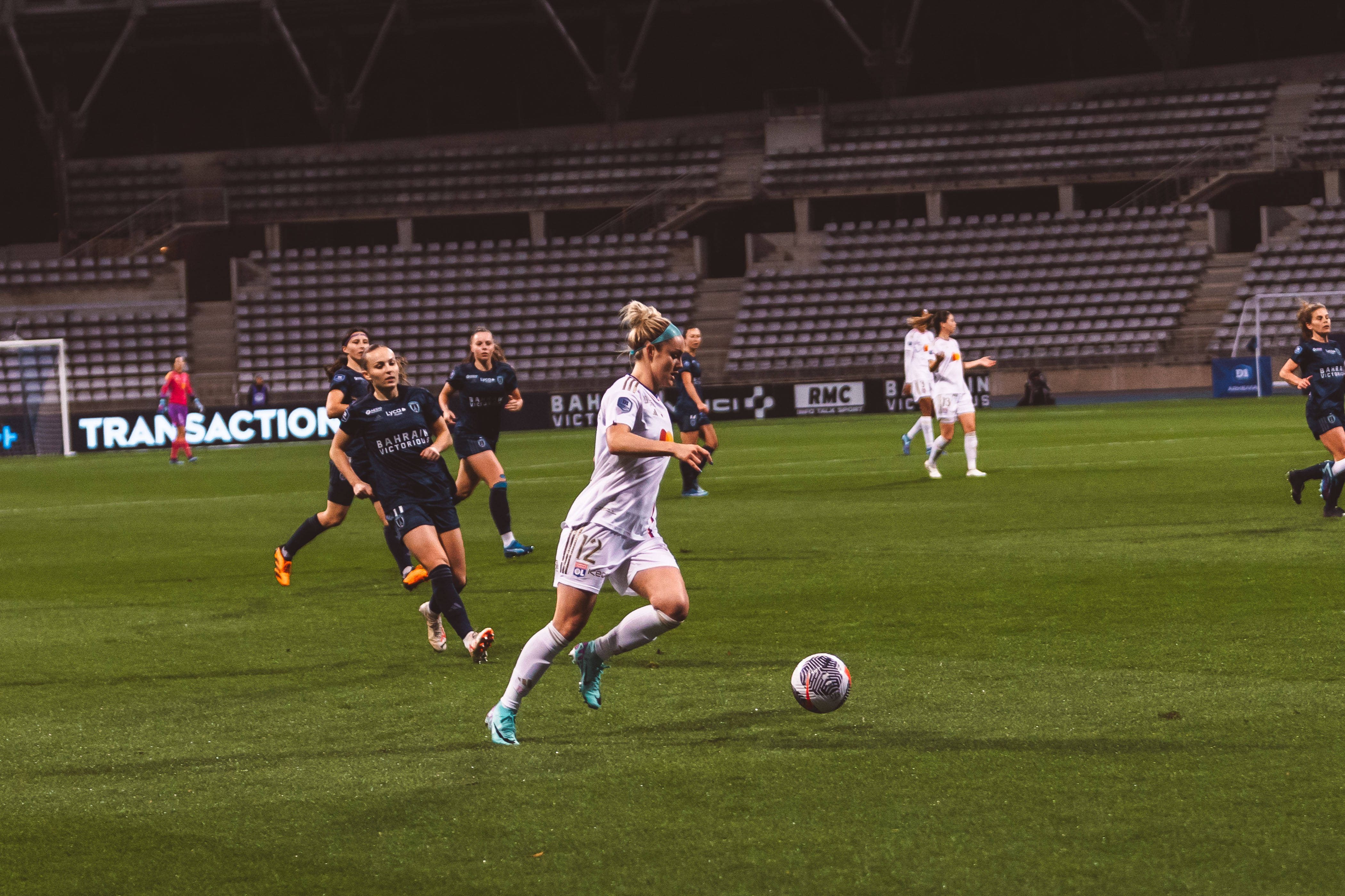 Ellie Carpenter (12) from OL in action during D1 Arkema game between Paris FC and Olympique Lyonnais at Stade Charlety in Paris, France. (Pauline FIGUET / SPP)