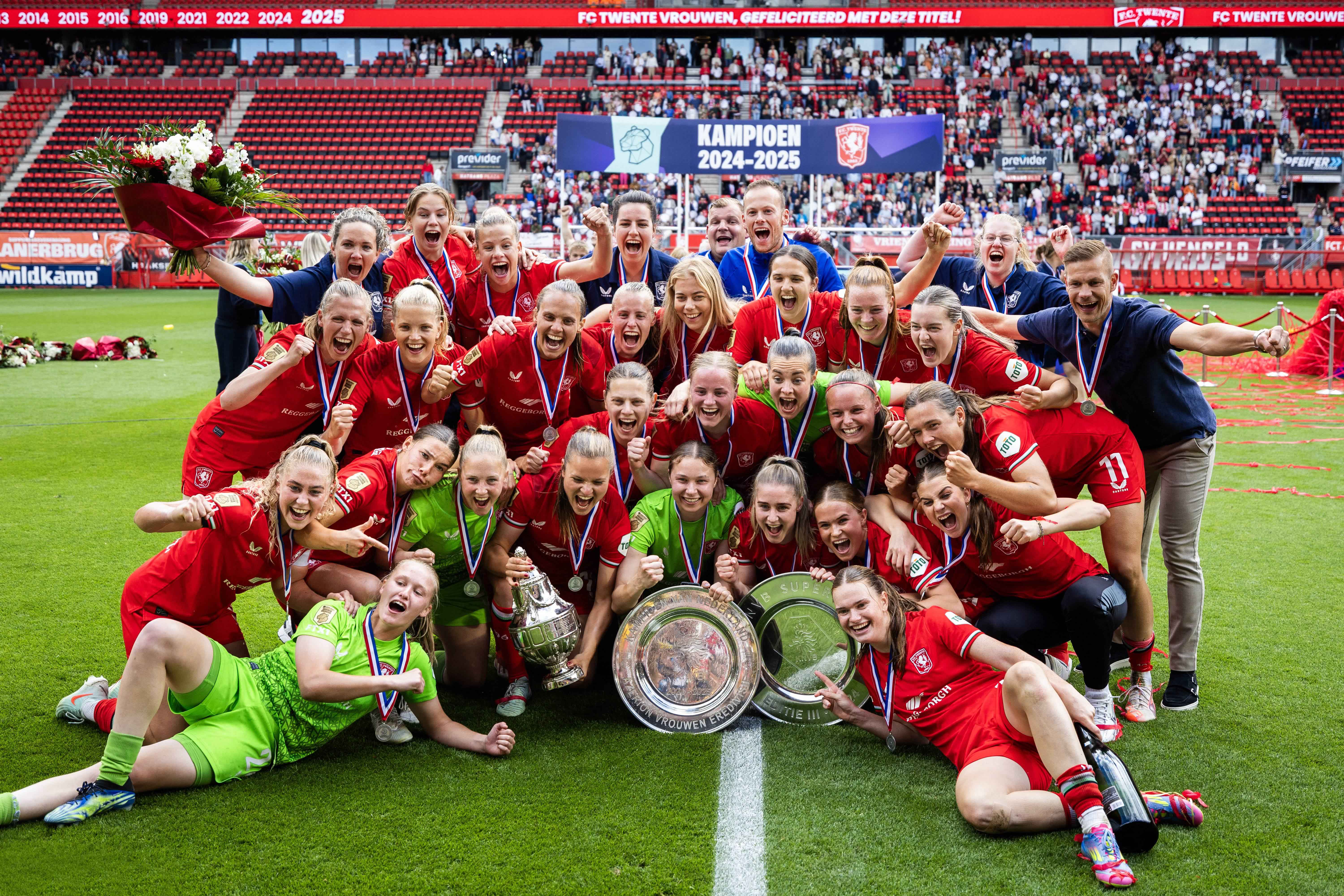 FC Twente celebrate their domestic treble. (Photo:  IMAGO / ANP)