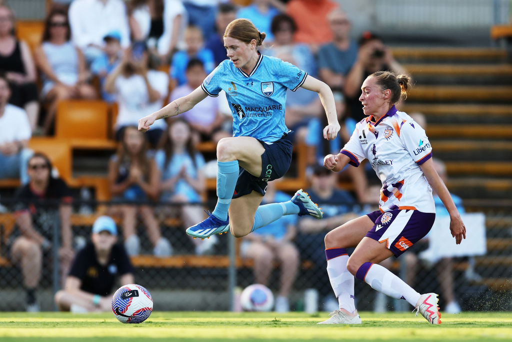 SYDNEY, AUSTRALIA - FEBRUARY 03: Cortnee Vine of Sydney FC is challenged by Elizabeth Anton of the Glory during the A-League Women round 15 match between Sydney FC and Perth Glory at Leichhardt Oval, on February 03, 2024, in Sydney, Australia. (Photo by Matt King/Getty Images)