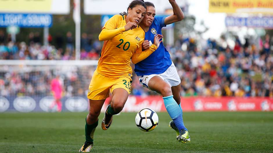 Sam Kerr showing great strength against her Brazilian opponent.