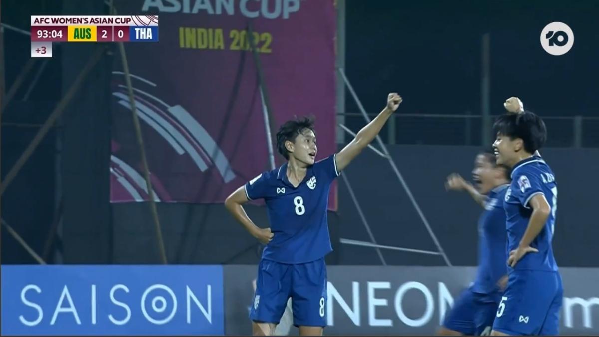 GOAL: Punyosuk - Thailand score a late goal 