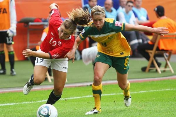 Elise Kellond-Knight in the match against Norway at the 2007 World Cup