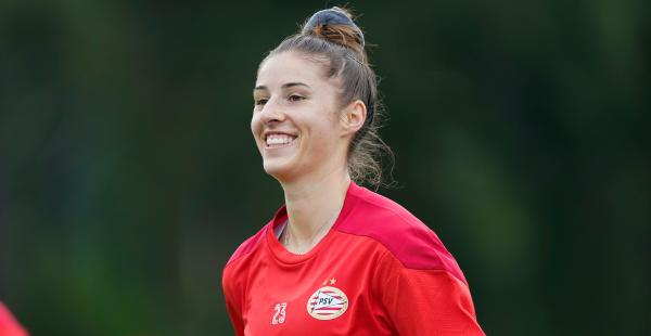 Amy Harrison Re-signs