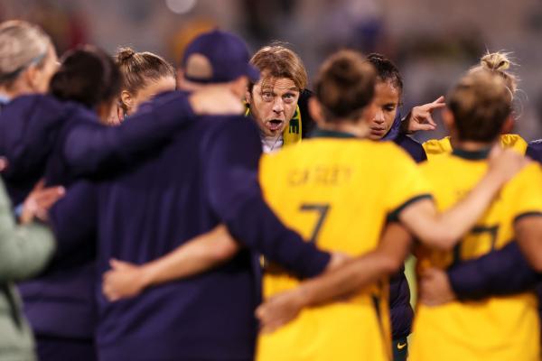Matildas coach Tony Gustavsson speaks to his team in a huddle after the International womens friendly match between the Australia Matildas and the New Zealand at GIO Stadium on April 12, 2022 in Canberra, Australia. (Photo by Mark Kolbe/Getty Images)
