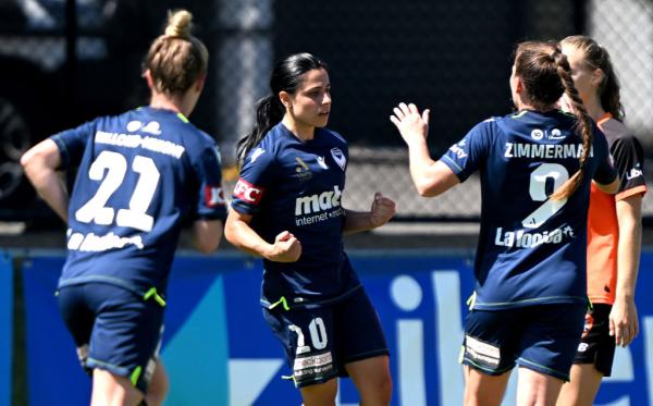 BRISBANE, AUSTRALIA - FEBRUARY 11: Alexandra Chidiac of the Victory is congratulated by team mates after scoring a goal during the round 14 A-League Women's match between Brisbane Roar and Melbourne Victory at Perry Park, on February 11, 2023, in Brisbane, Australia. (Photo by Bradley Kanaris/Getty Images)