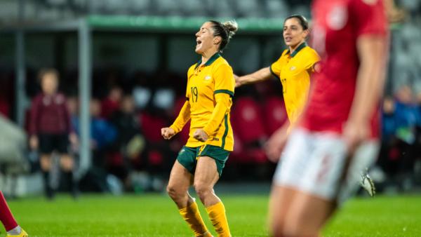 GOAL | Gorry fires in a wonderstrike to give Australia the lead | CommBank Matildas v Denmark
